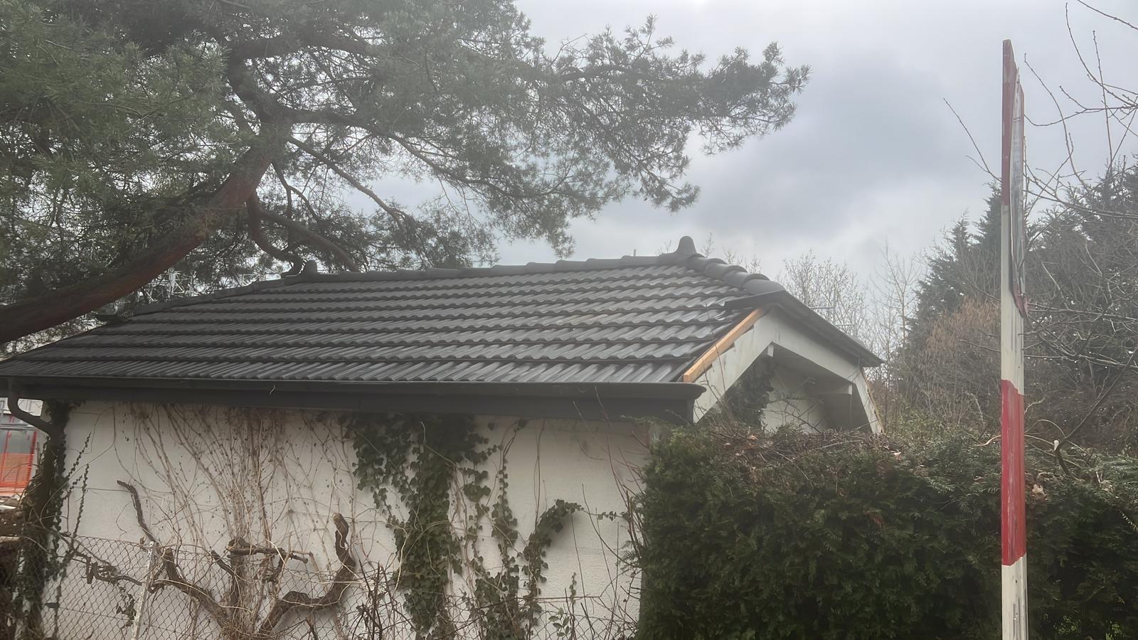 Toiture neuve en tuiles anthracite terminée